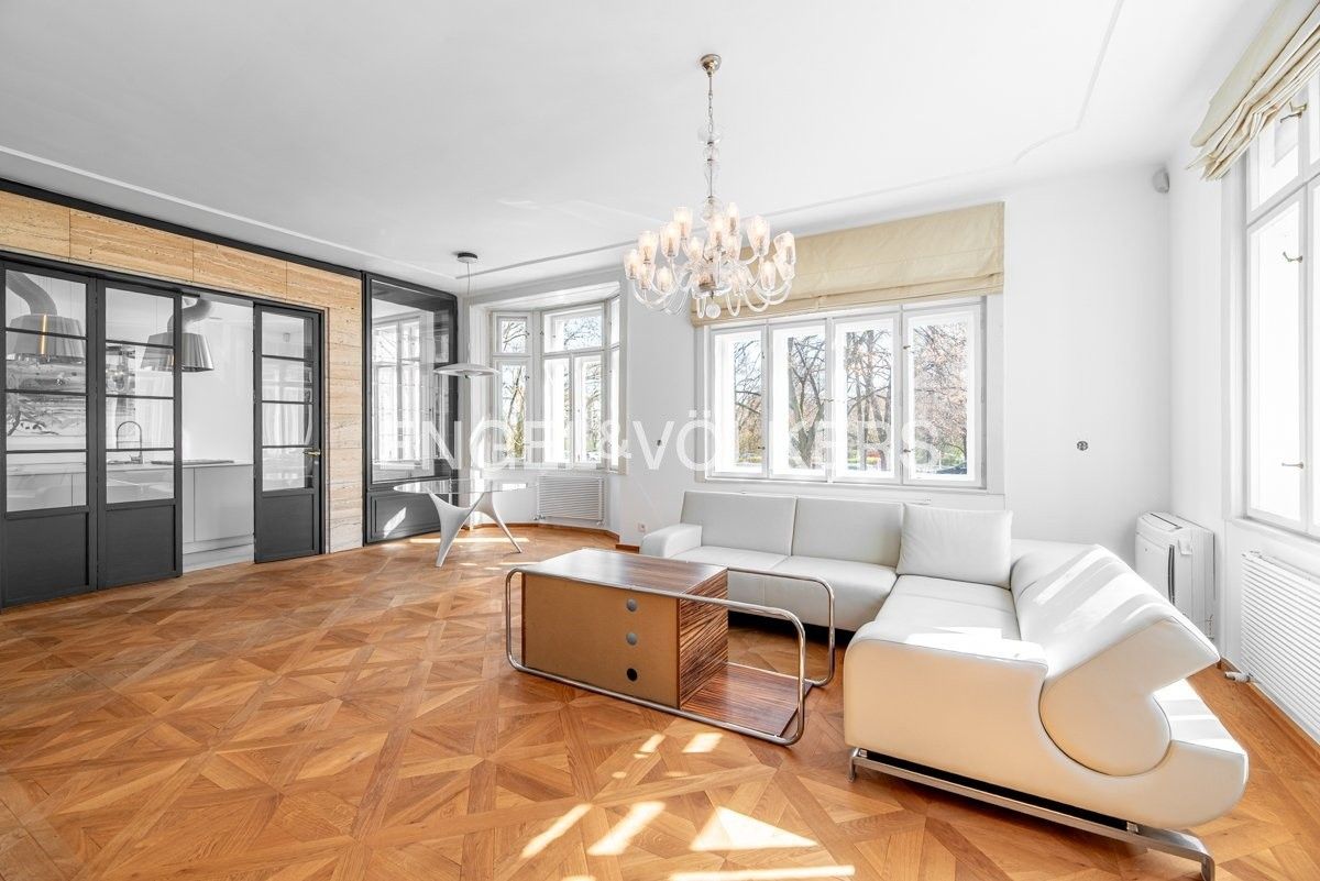 3+kk, Na baště sv. Jiří, Praha, 149 m²