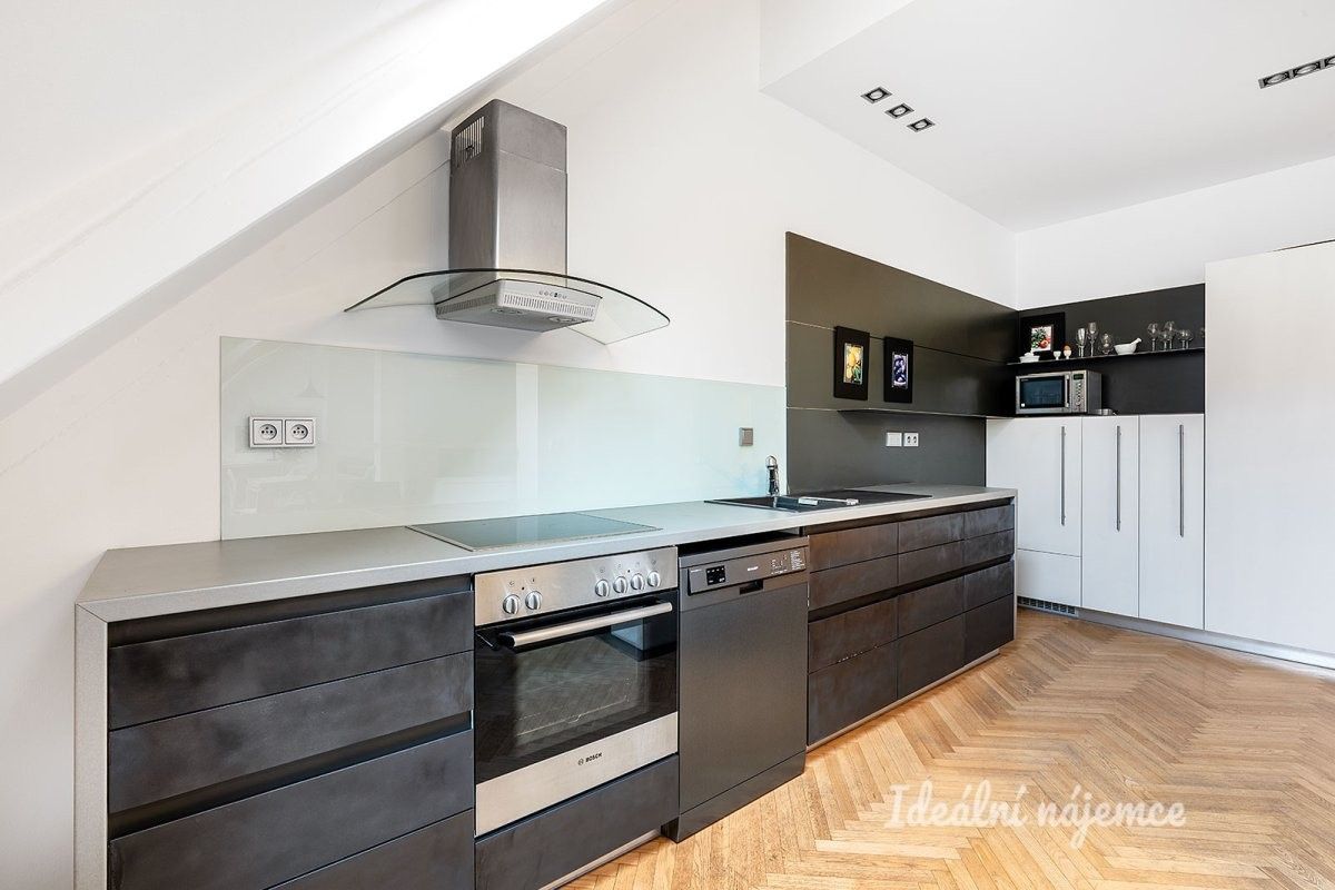 3+kk, Valentinská, Praha, 114 m²