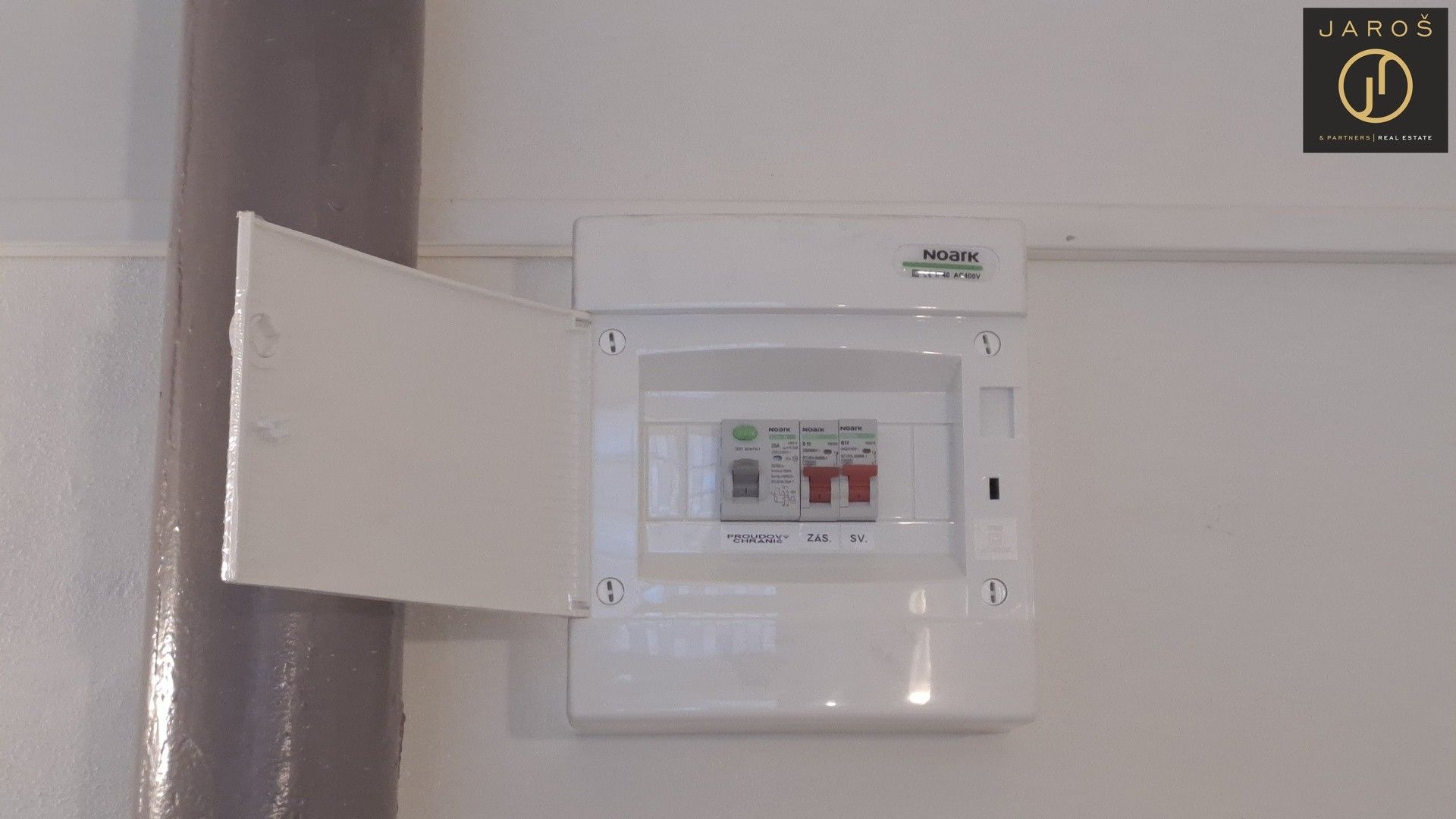 Pronájem garáž - Mattoniho nábřeží, Karlovy Vary, 25 m² - 5
