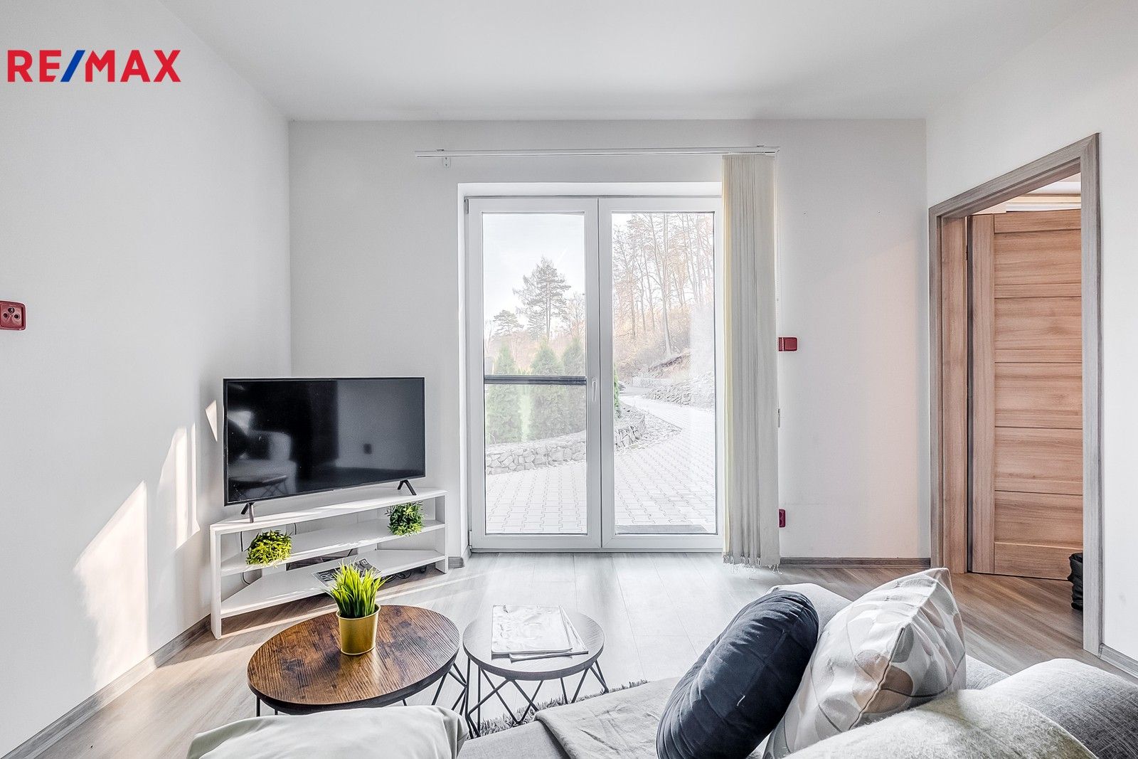 Pronájem byt 2+kk - Mladoboleslavská, Bělá pod Bezdězem, 37 m²