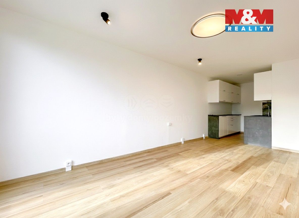 Pronájem byt 2+kk - Famfulíkova, Praha, 44 m²