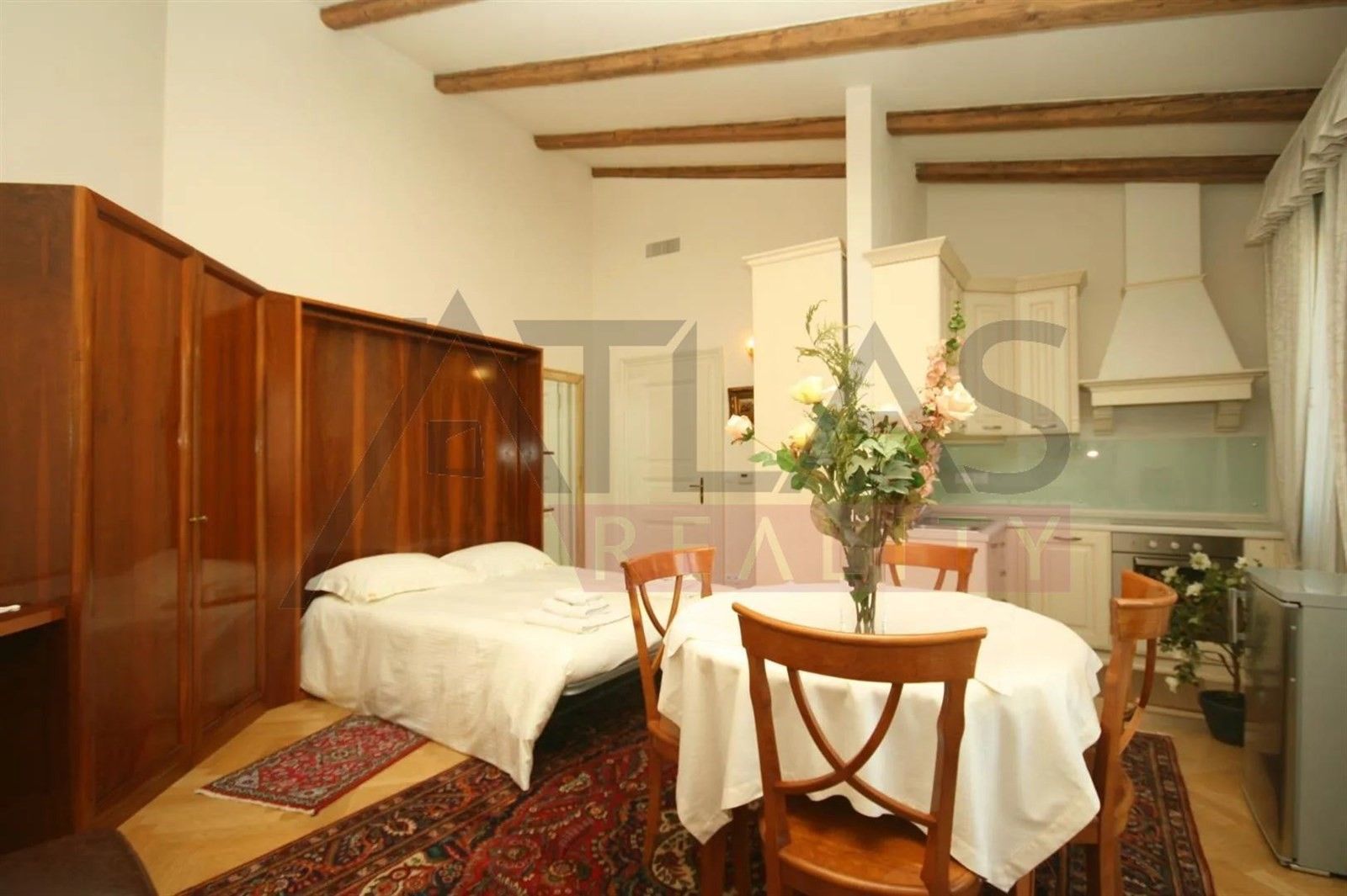 Pronájem byt 1+kk - Italská, Praha, 38 m²