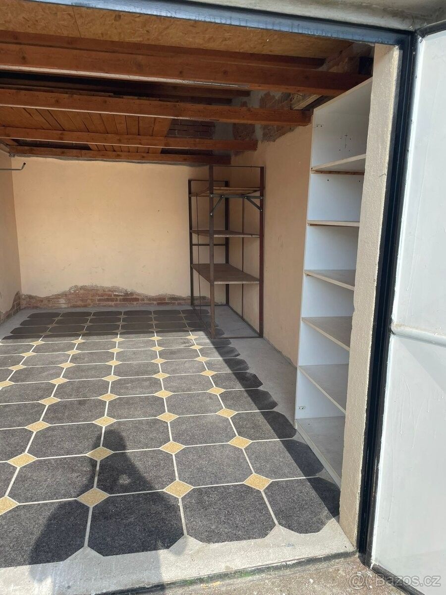 Garáže, Dobřany, 334 41