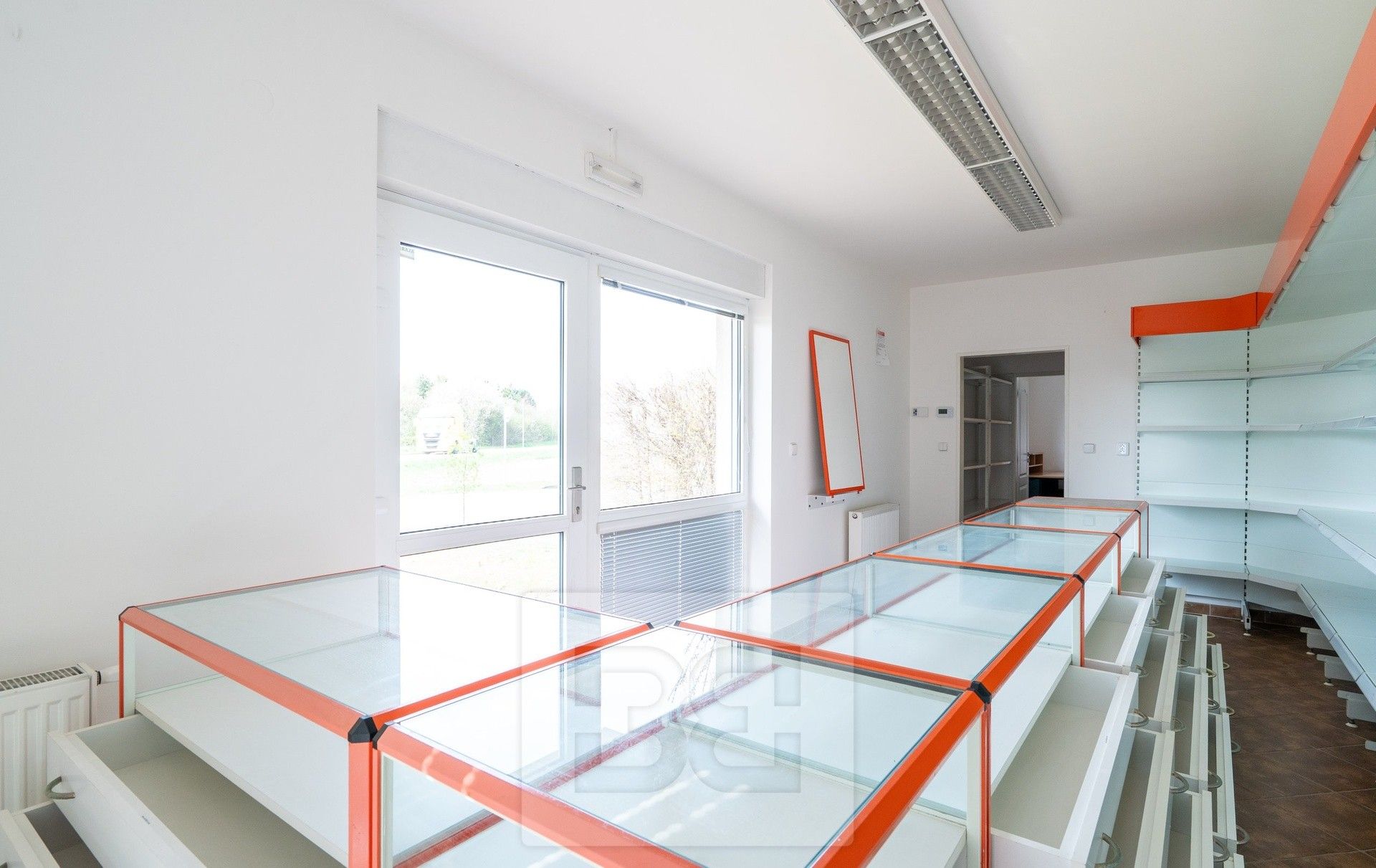 Pronájem obchodní prostory - Kupkova 762, Praha Kolovraty, 35 m² - 2