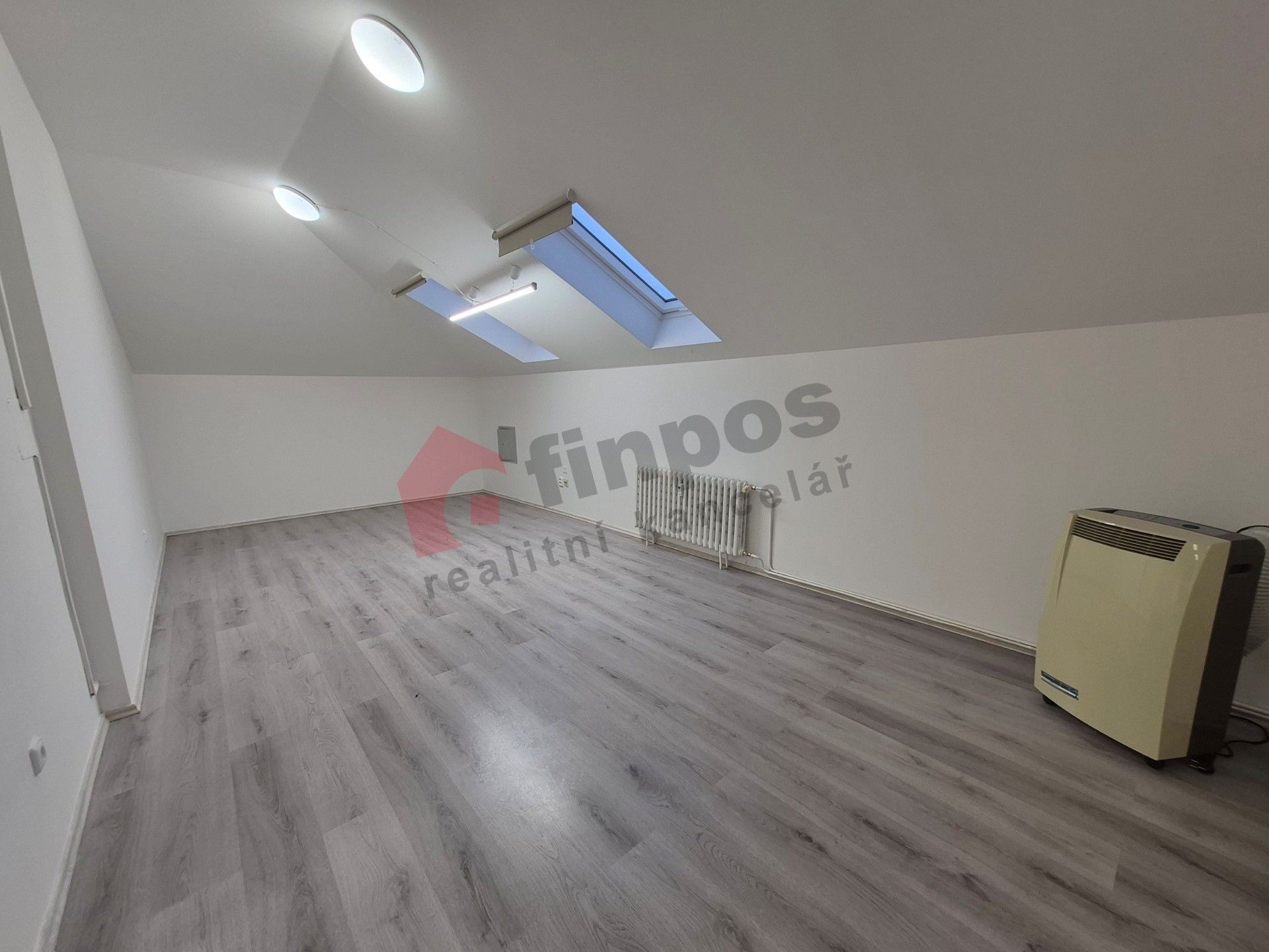 Pronájem kancelář - Ringhofferovo náměstí 550, Kamenice, 50 m²