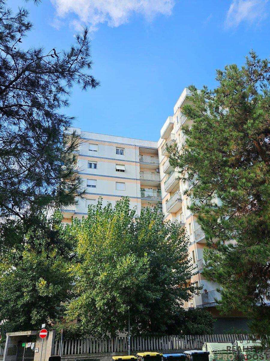 Prodej byt - 987 66, Zahraničí