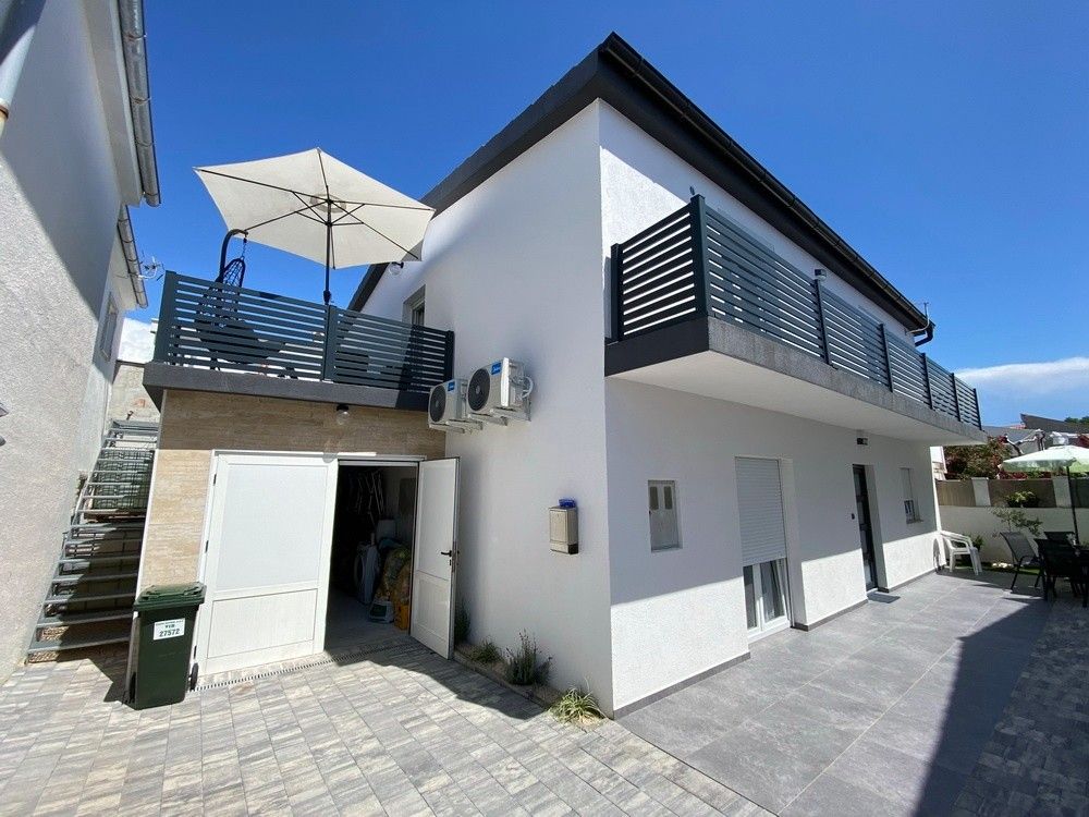 Rodinné domy, 987 66, Zahraničí