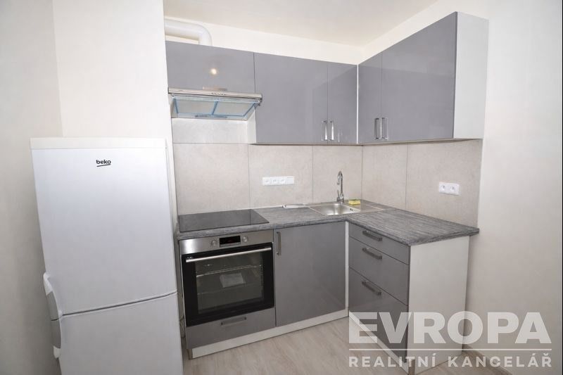 Pronájem byt 1+kk - Jablonecká, Praha, 46 m²