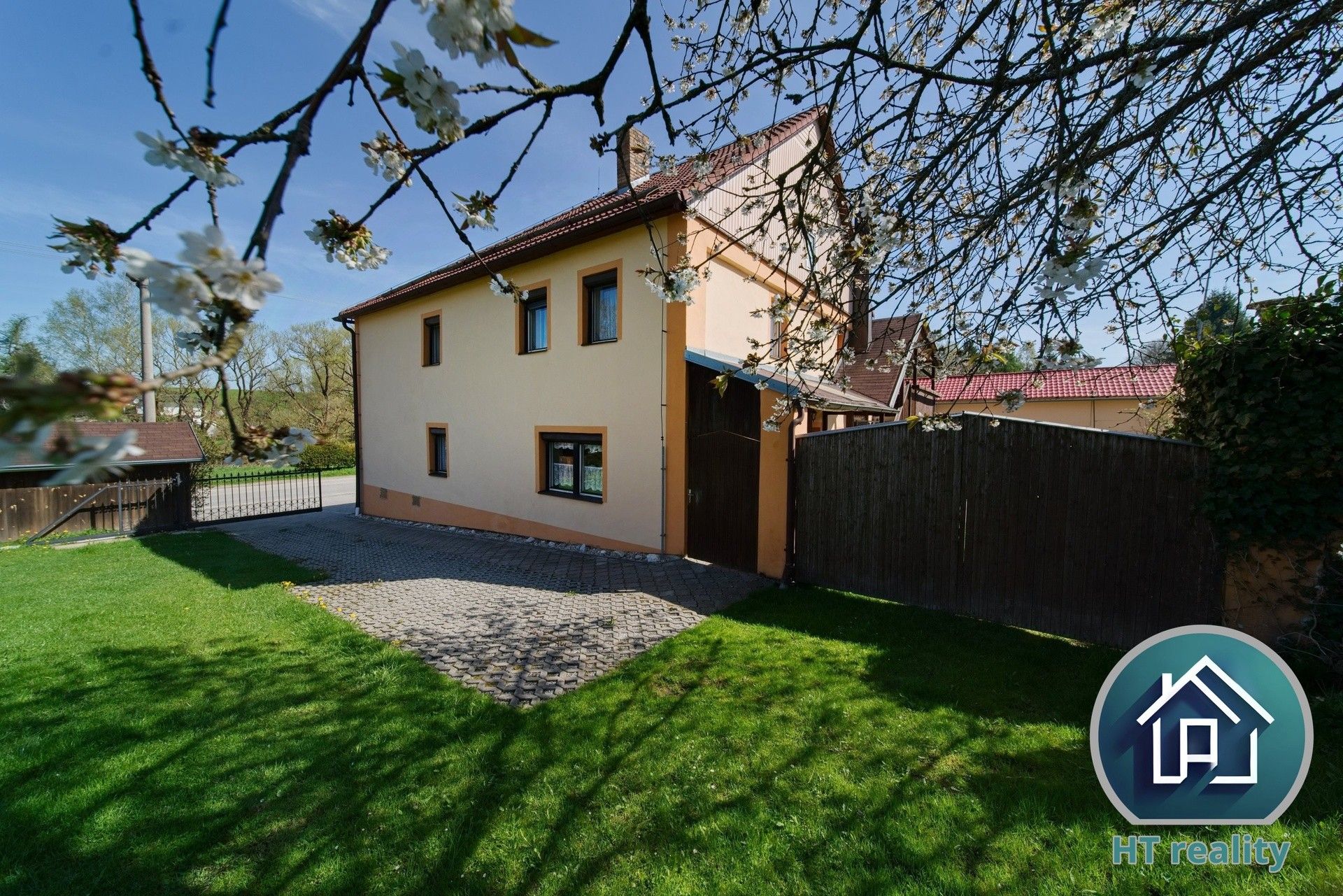 Prodej rodinný dům - Blatná, Frymburk, 314 m²