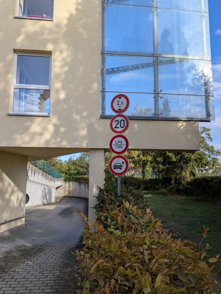 Garáže, Zrzavého, Praha - Řepy, 15 m² - 2