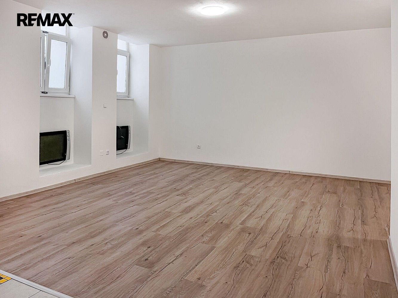 Komerční nemovitost, 37 m²