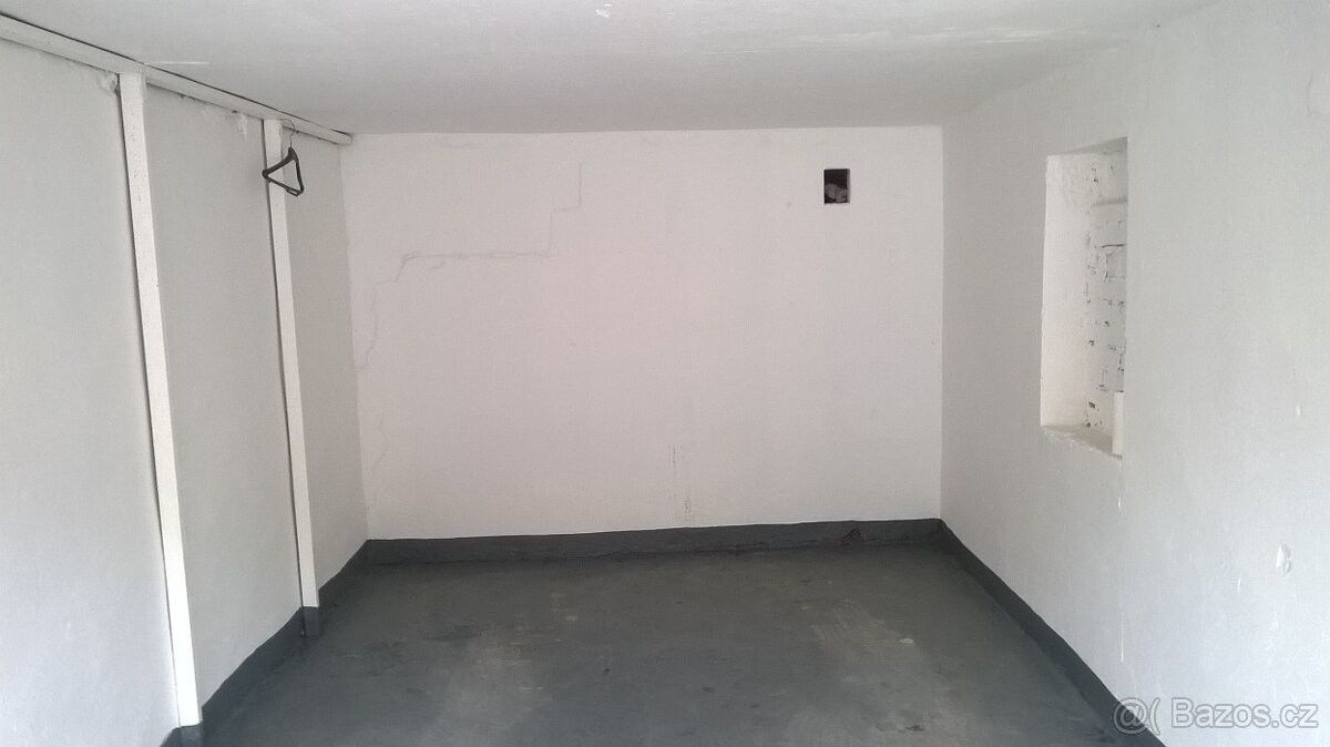 Garáže, Opava, 746 01