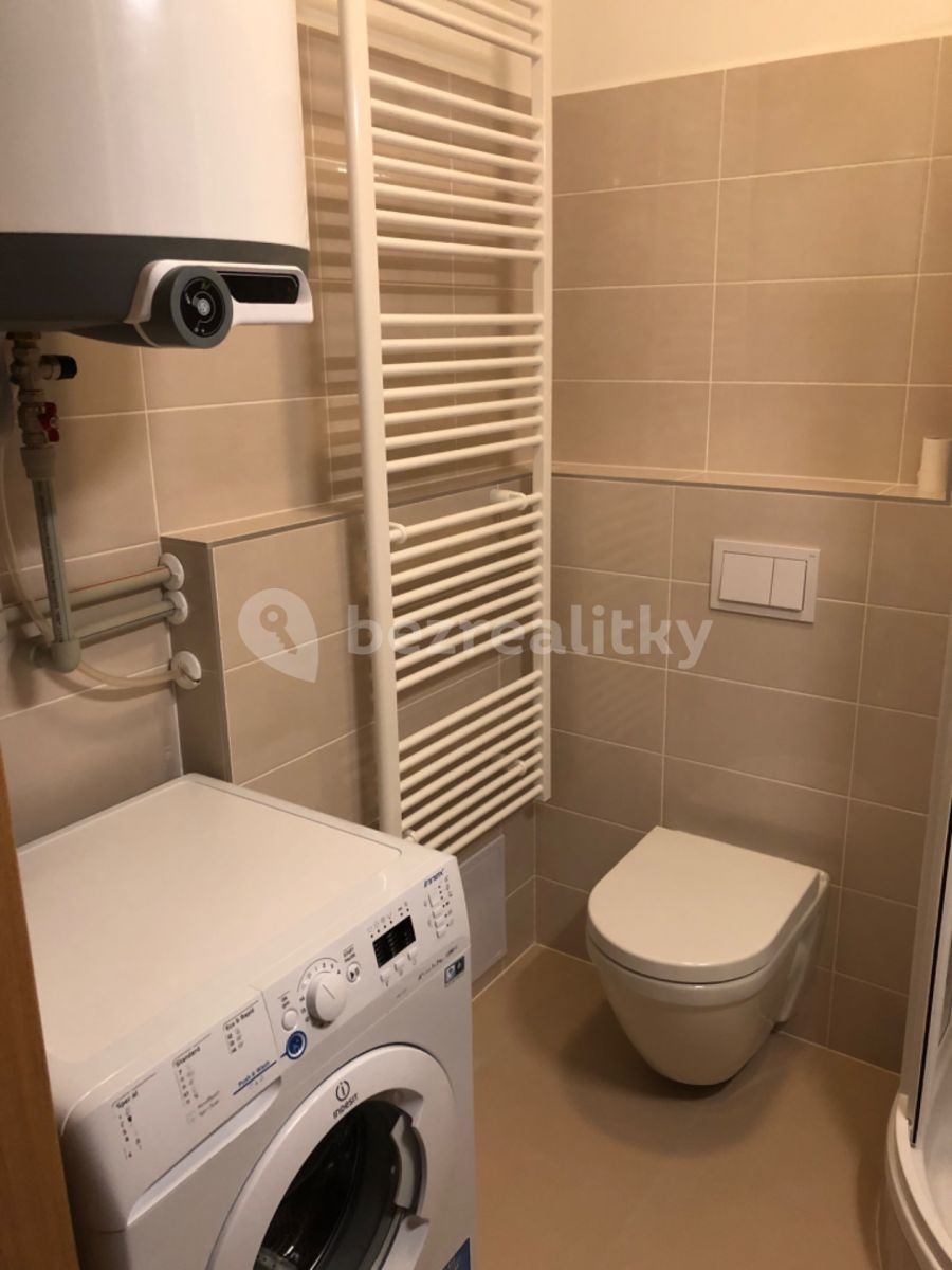 Pronájem byt 1+kk - Bolzanova, Chýně - Chýně, Středočeský kraj, 27 m² - 2