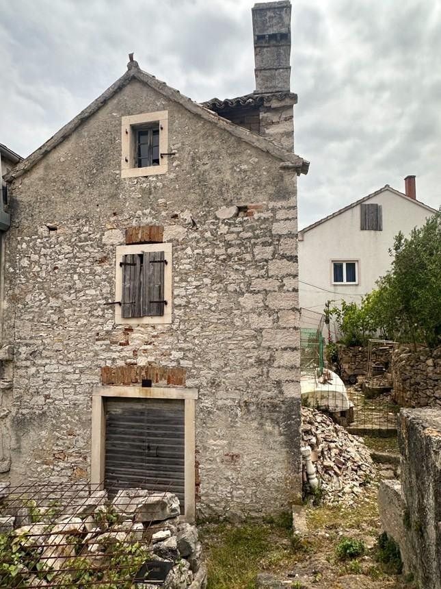 Rodinné domy, 987 66, Zahraničí