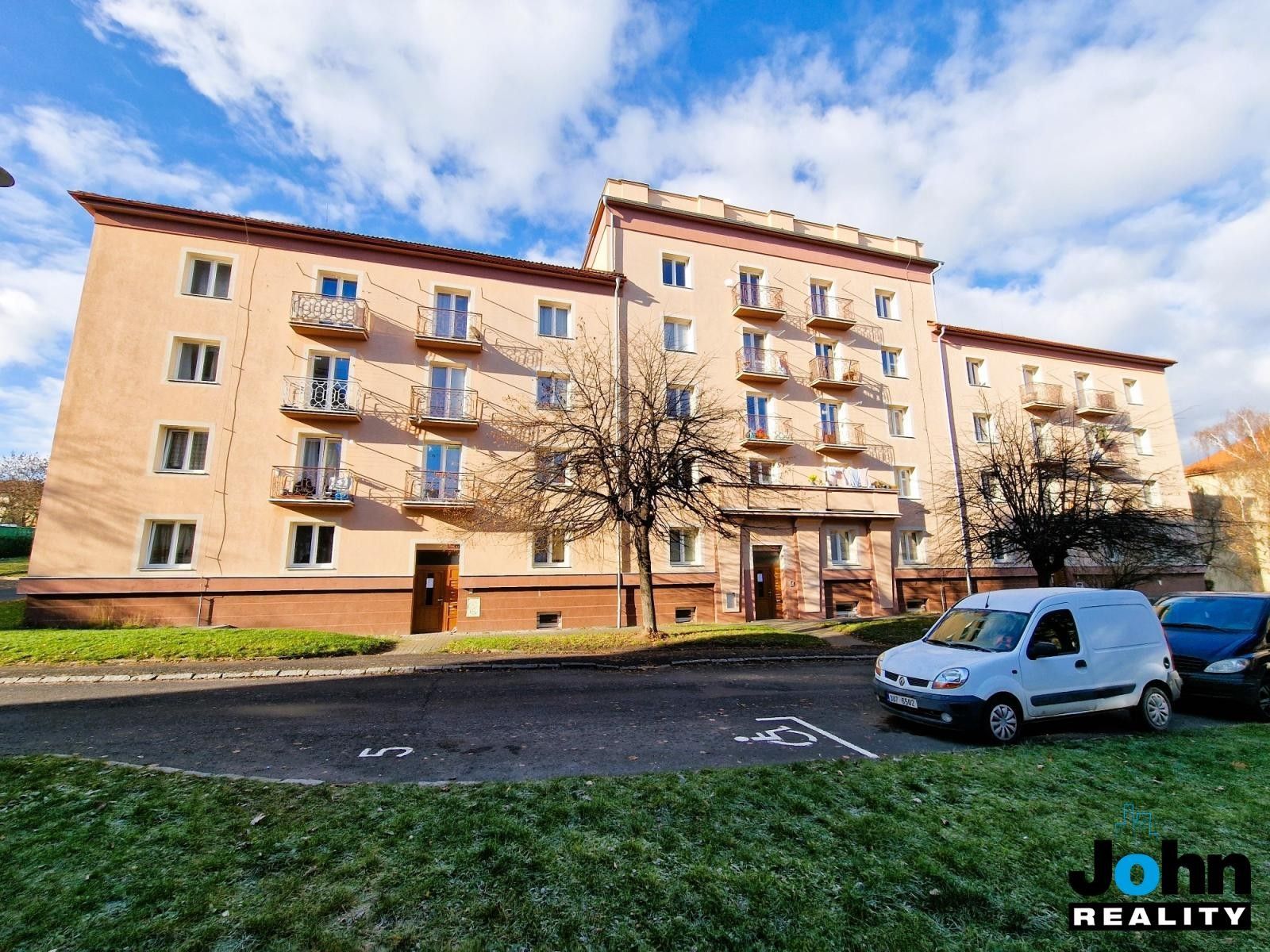 2+1, Konstantina Biebla, Most, 56 m²