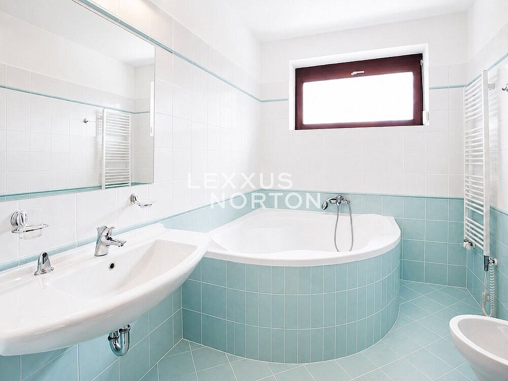 Rodinný dům · 373 m² · Praha - Nebušice, okres Praha 6, Hlavní město Praha - 4
