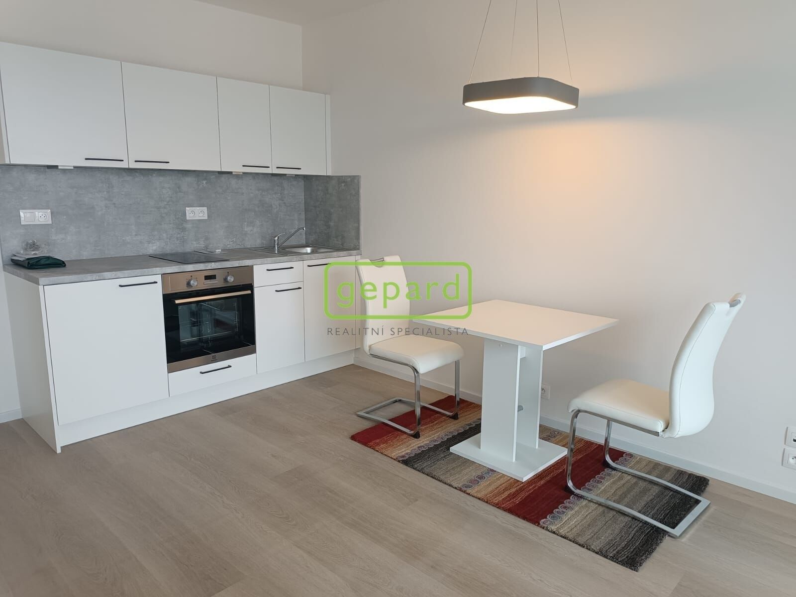 Pronájem byt 1+kk - Kolbenova, Praha, 35 m²