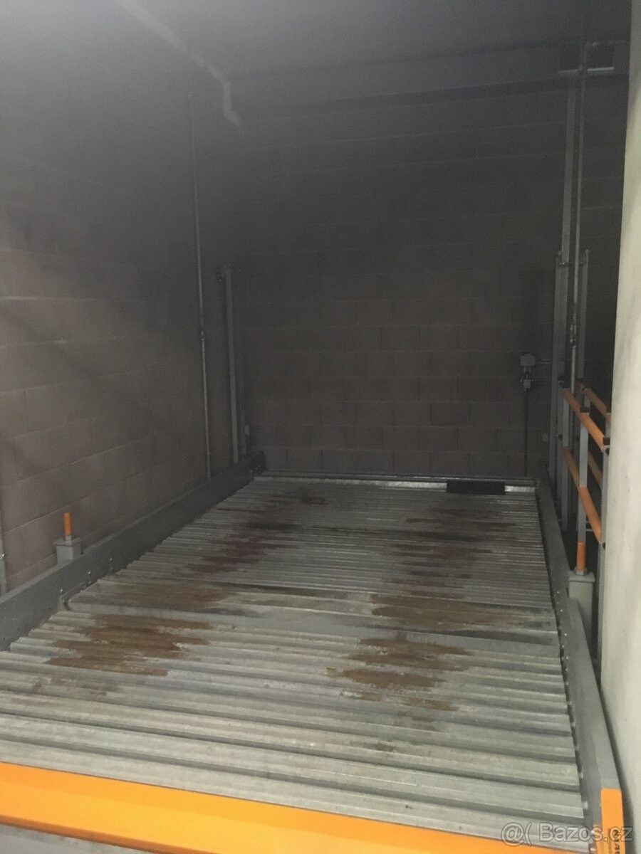 Garáže, Praha, 169 00