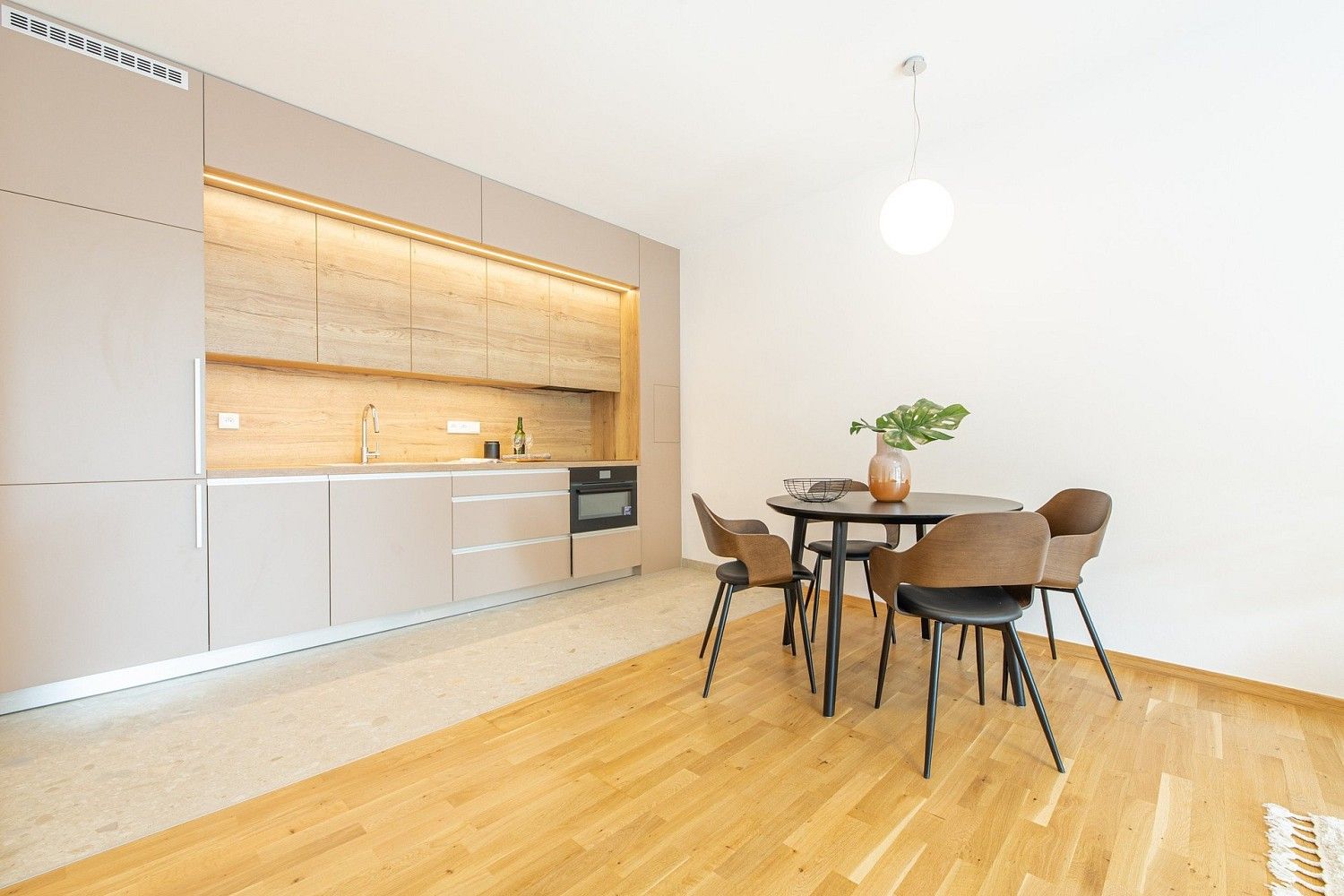 Byt 2+kk · 57 m² · Praha - Čimice, okres Praha 8, Hlavní město Praha - 4