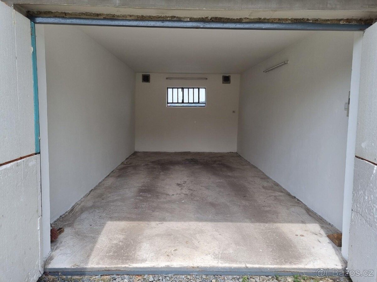 Garáže, Bílovec, 743 01