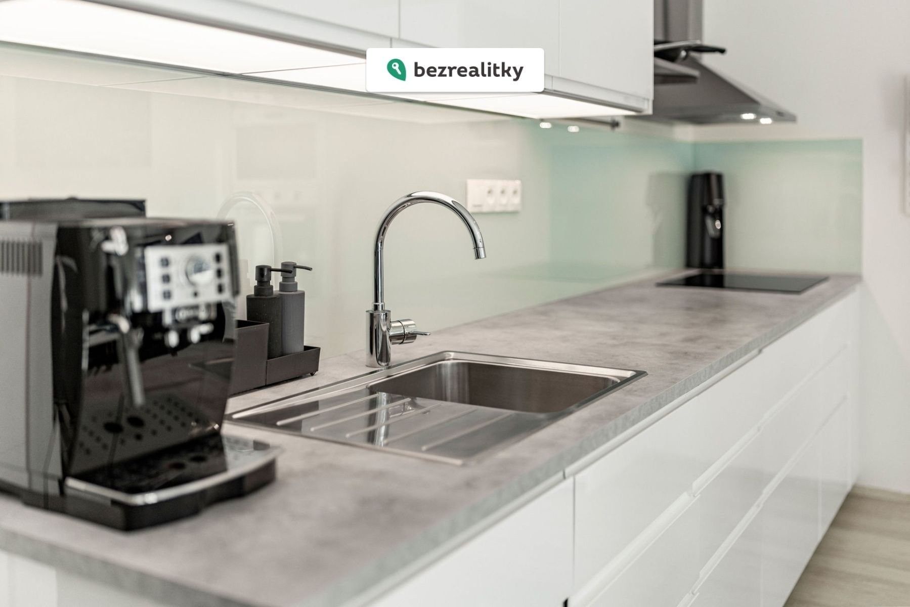 Prodej byt 3+kk - U Mlýnského kanálu 696, Praha Karlín, 83 m² - 5