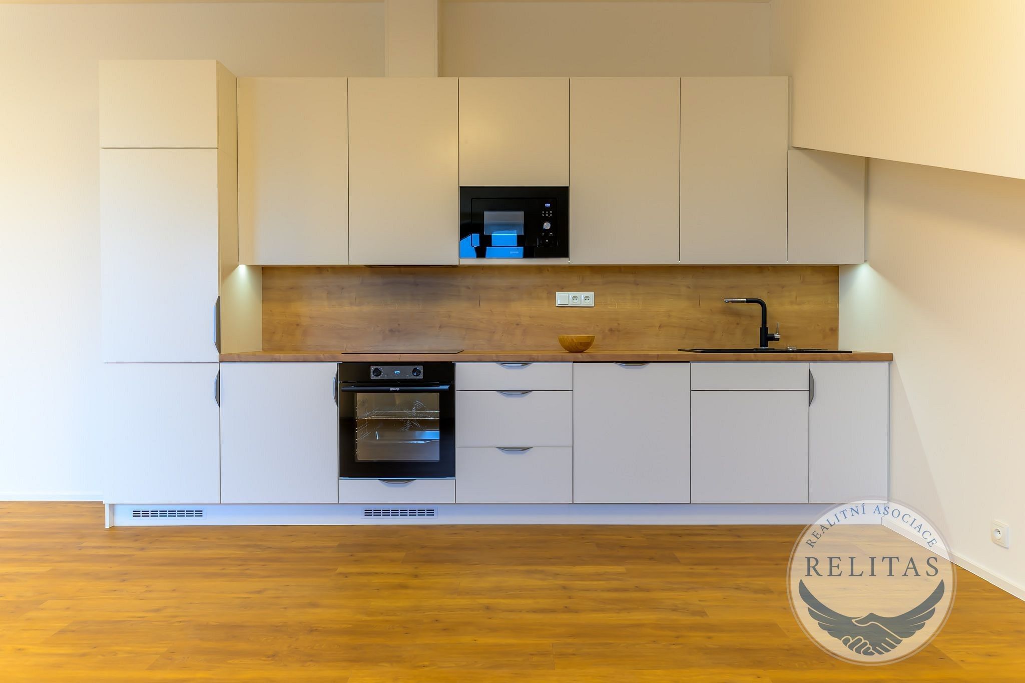 Pronájem byt 3+kk - Světova, Praha, 76 m²