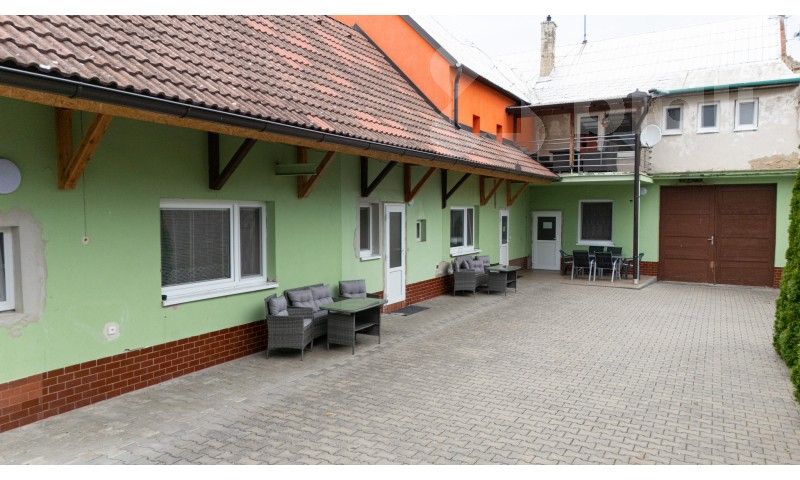 Prodej rodinný dům - Bánov, 326 m²