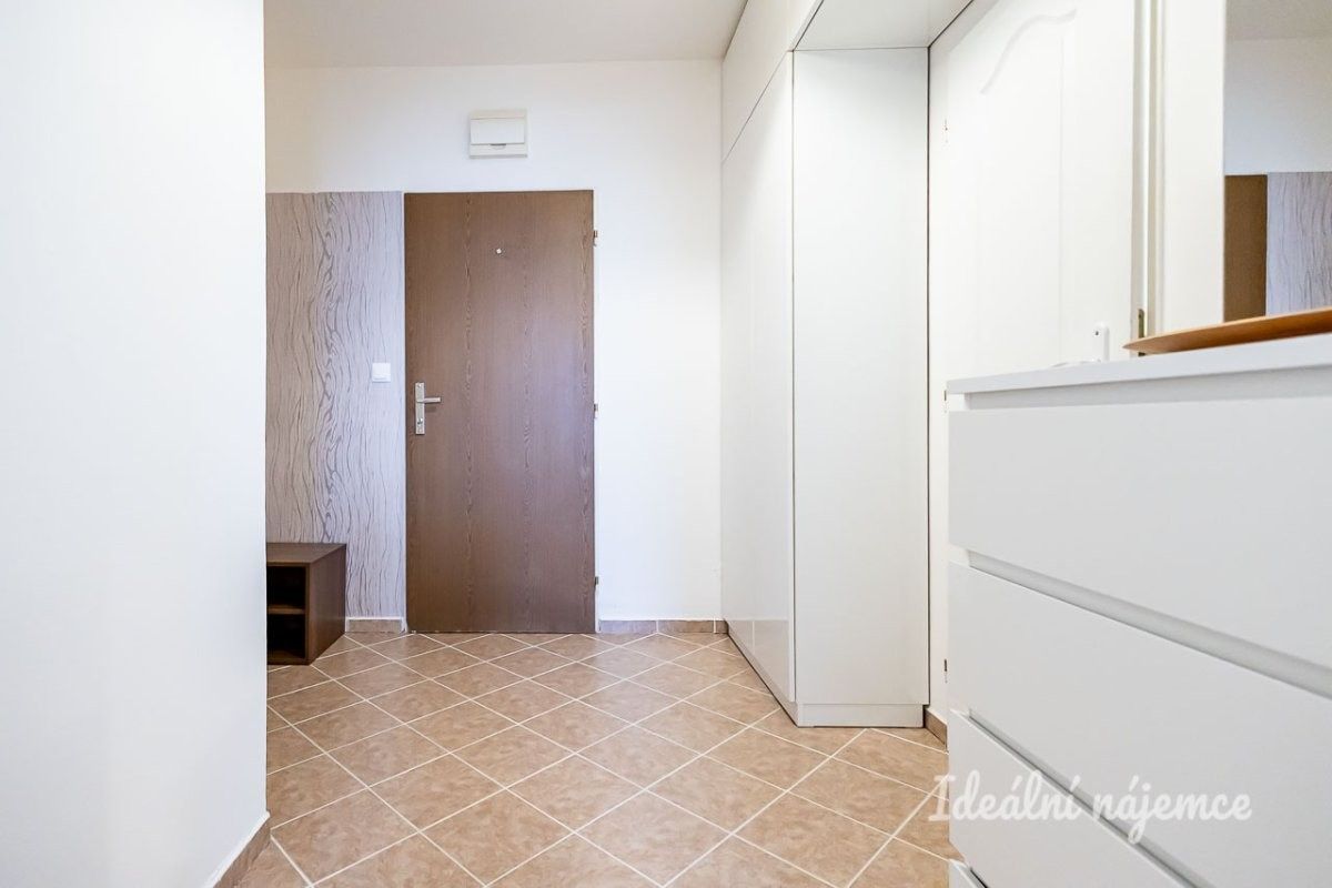 Byt 2+kk · 46 m² · Hnězdenská, Praha - 3