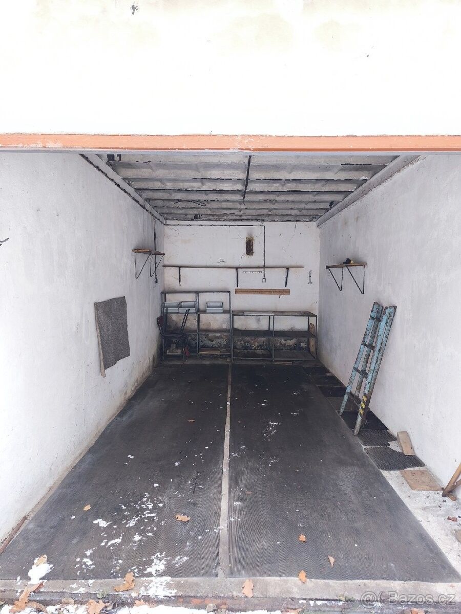 Pronájem garáž - Uhlířské Janovice, 285 04