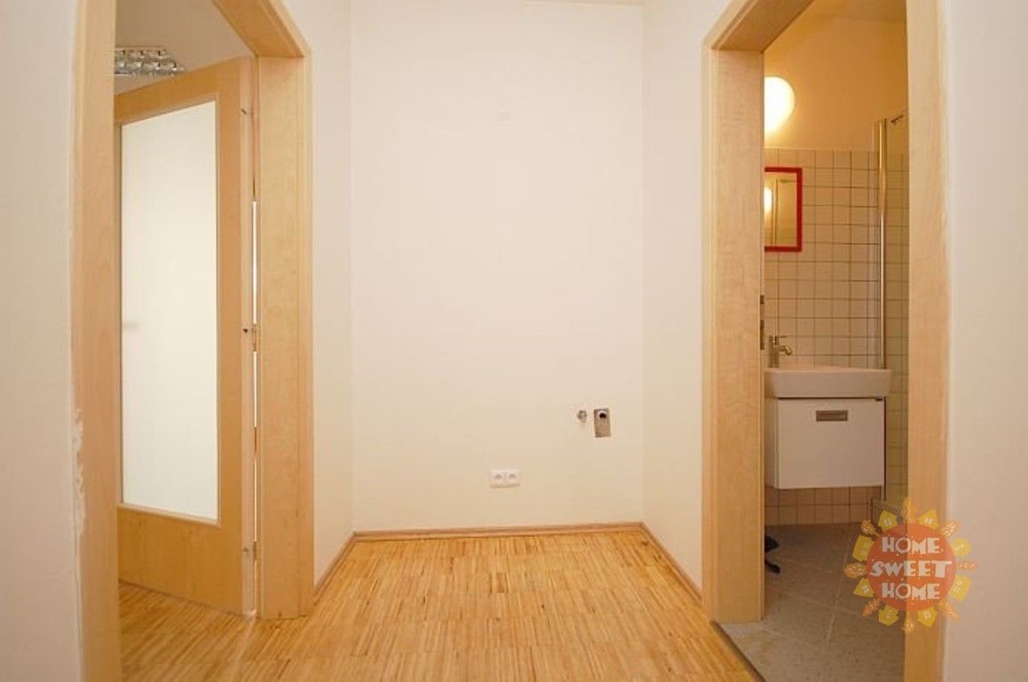 Pronájem byt 1+kk - Husitská 232, Praha, 50 m²