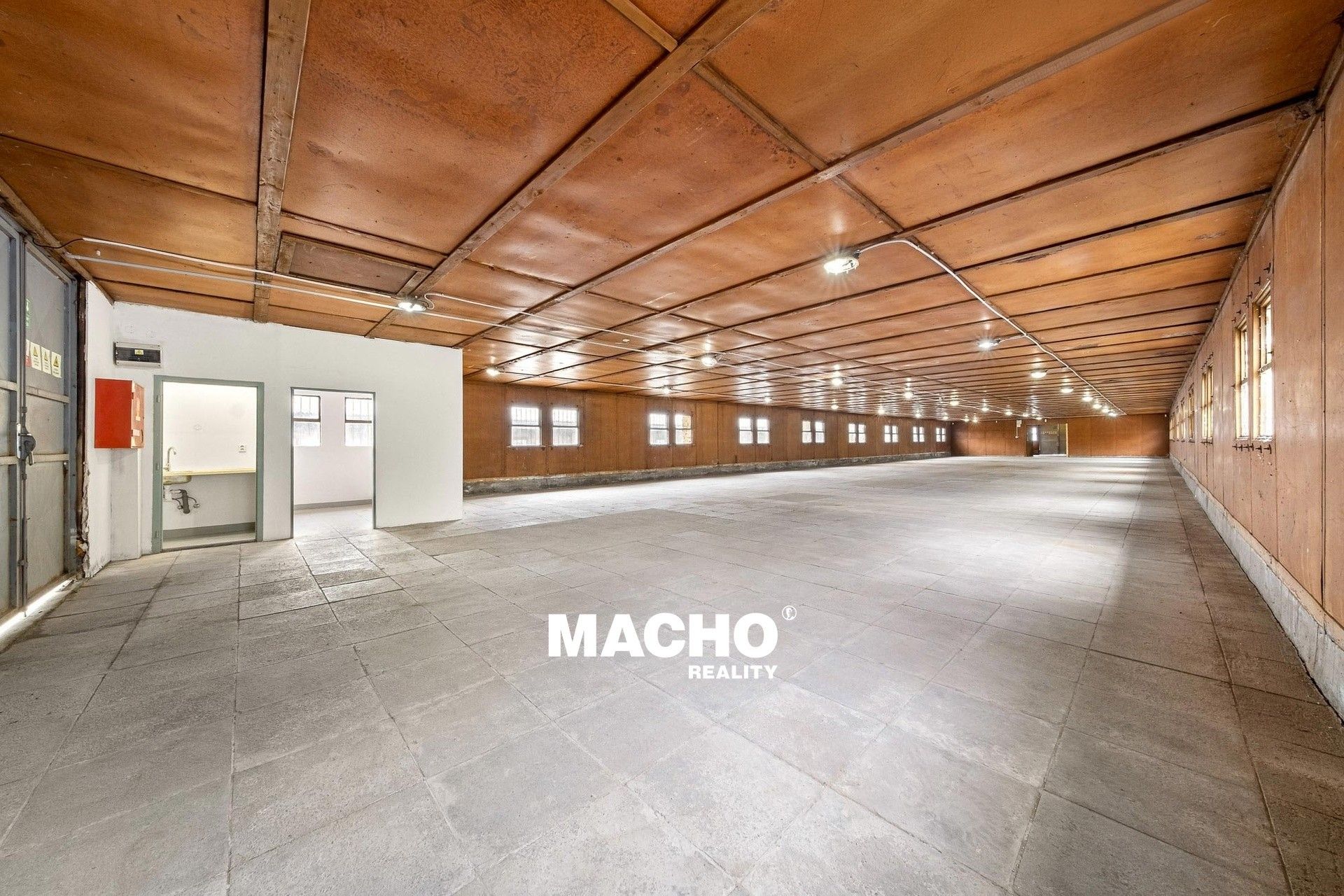 Pronájem sklad - K Vodojemu, Chrášťany, 588 m²