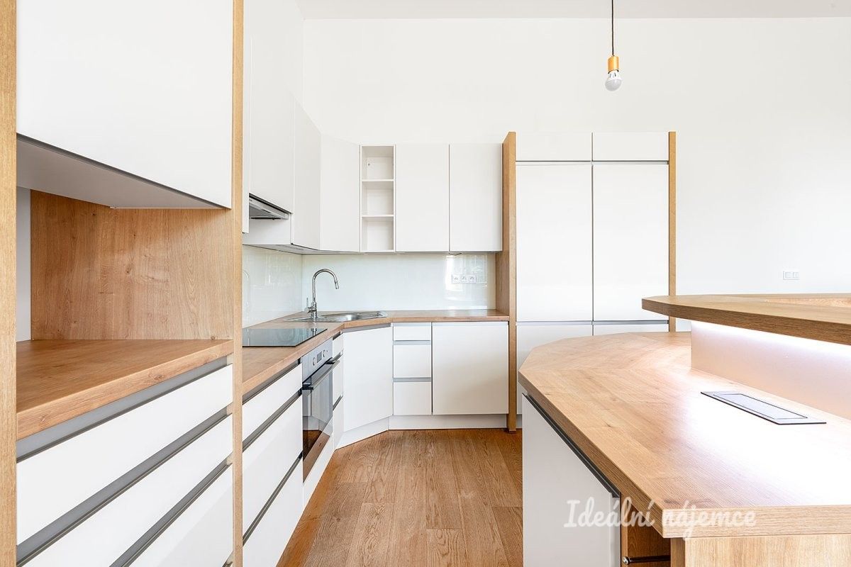 3+kk, Na Moráni, Praha, 94 m²