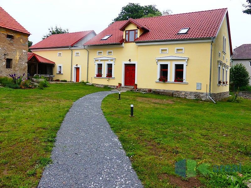 Prodej rodinný dům - Nečín, 271 m²