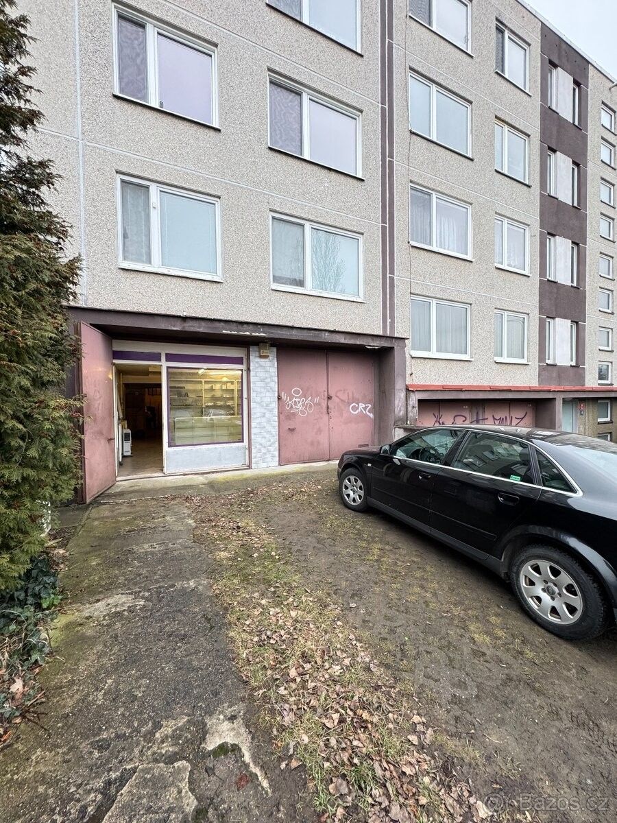 Garáže, Praha, 198 00