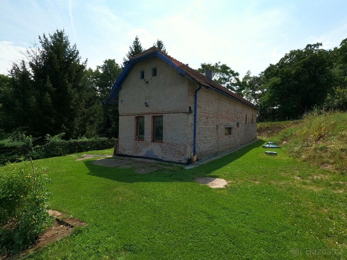 Rodinné domy, Chvaletice, 533 12 - 1