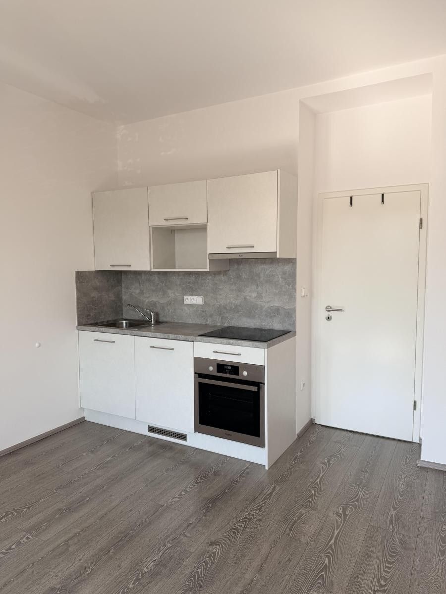 1+kk, Omská, Praha, 28 m²