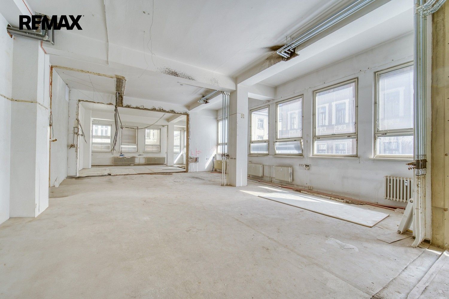 Pronájem obchodní prostory - Plzeň - Vnitřní Město, okres Plzeň-město, Plzeňský kraj, 183 m² - 5