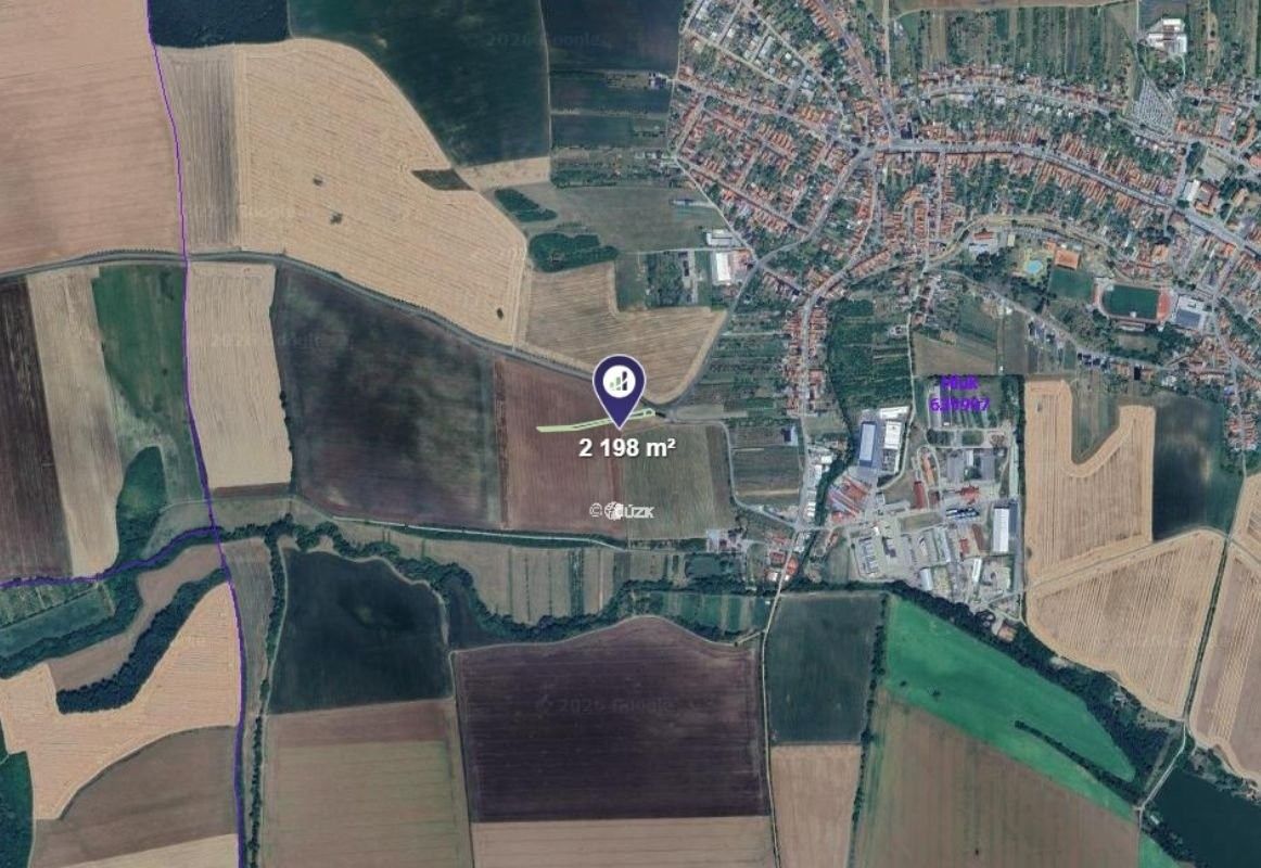 Prodej zemědělský pozemek - Hluk, 2 198 m²