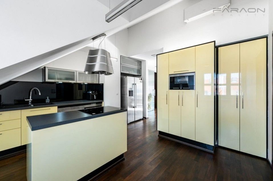 Pronájem byt 3+kk - Na výsledku II, Praha, 135 m²