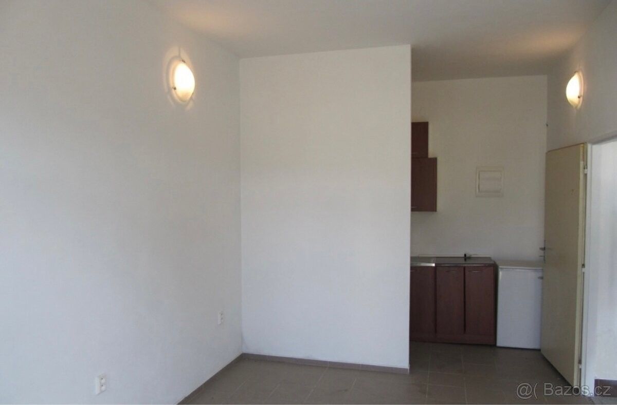 Pronájem obchodní prostory - Boskovice, 680 01