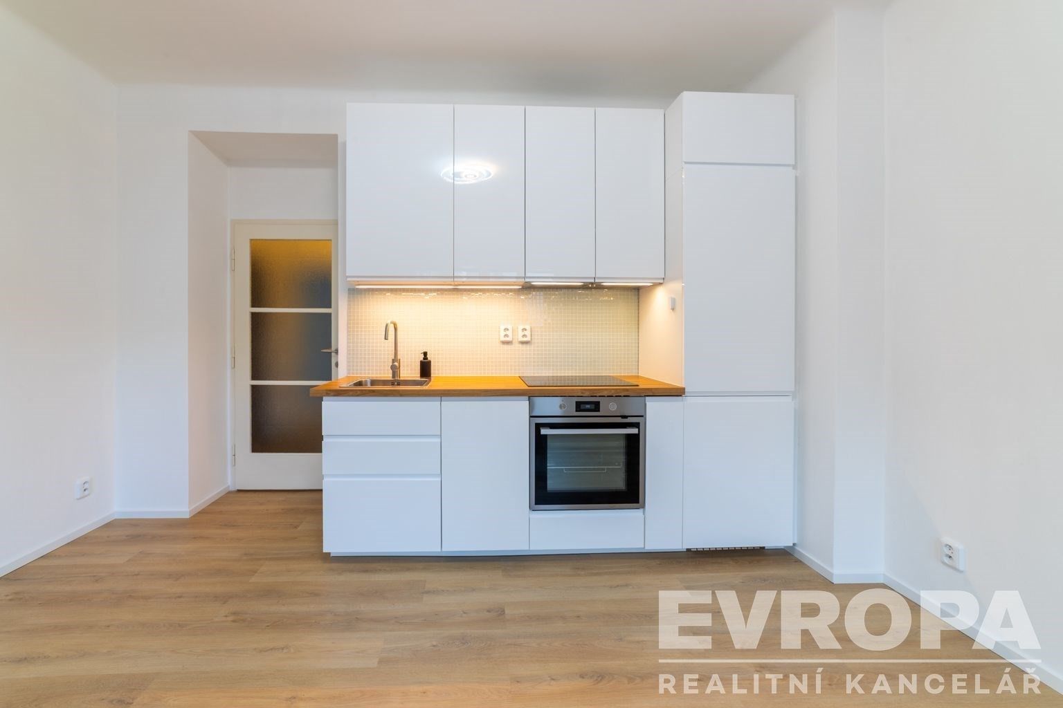 Pronájem byt 2+kk - Jinonická, Praha, 45 m²