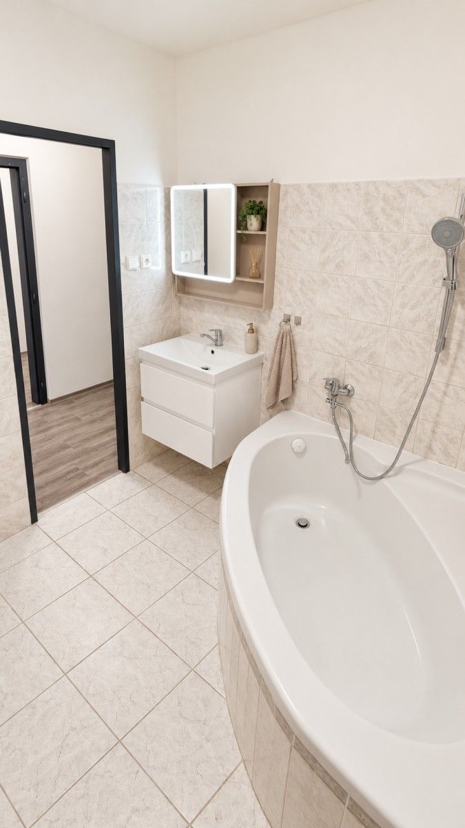 3+kk, Chodovická, Praha - Horní Počernice, 68 m² - 2