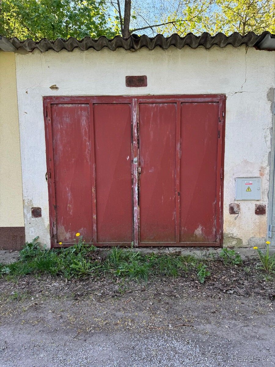 Garáže, Netolice, 384 11 - 1