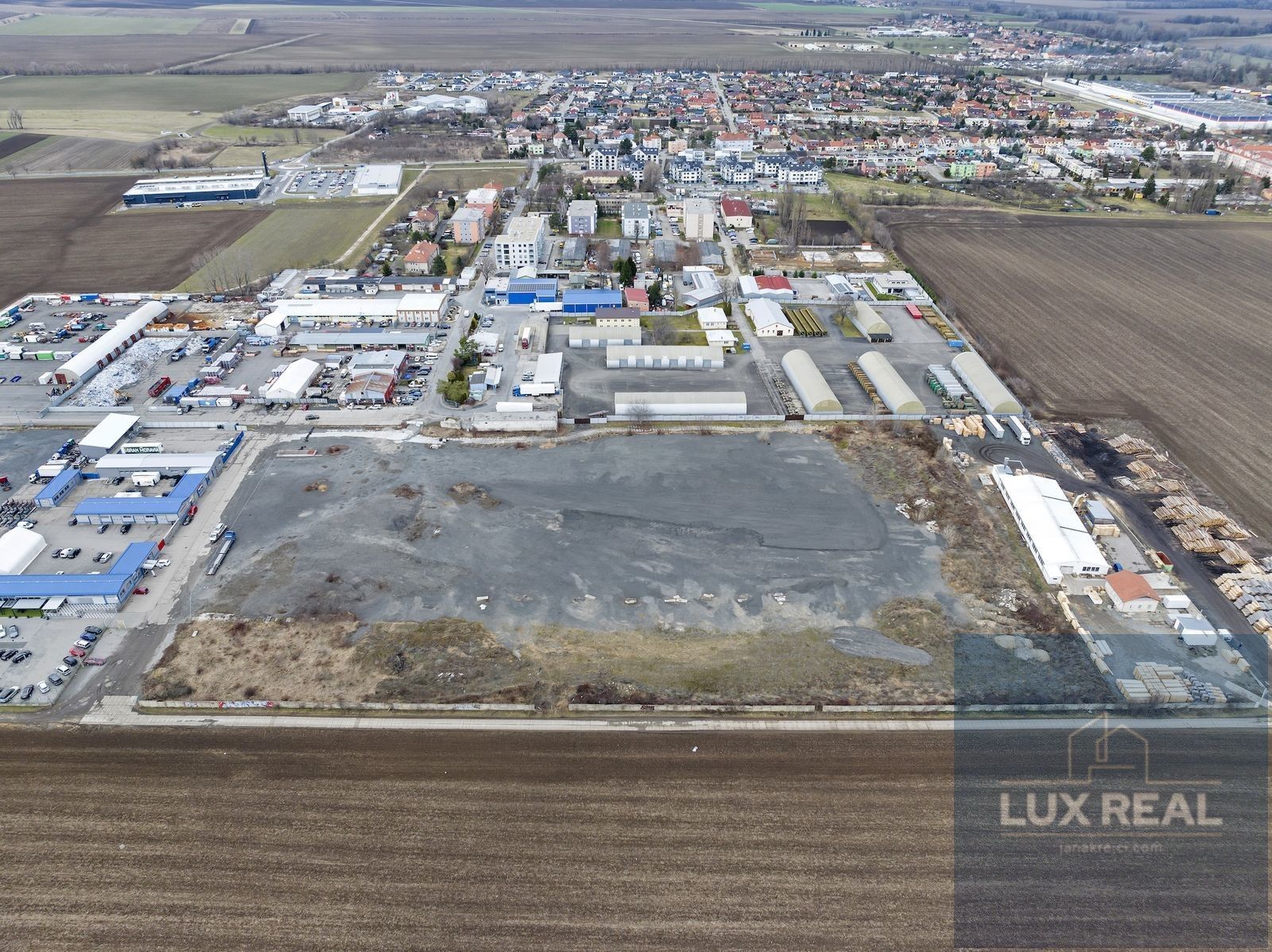 Prodej komerční pozemek - Pohořelice, 34 731 m²