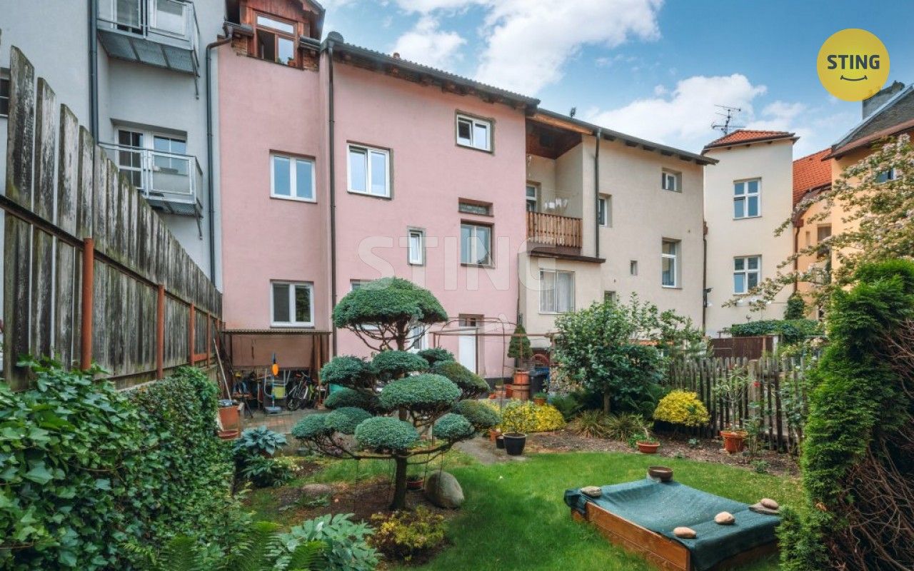 Prodej dům - Bratranců Veverkových, Pardubice, 300 m²