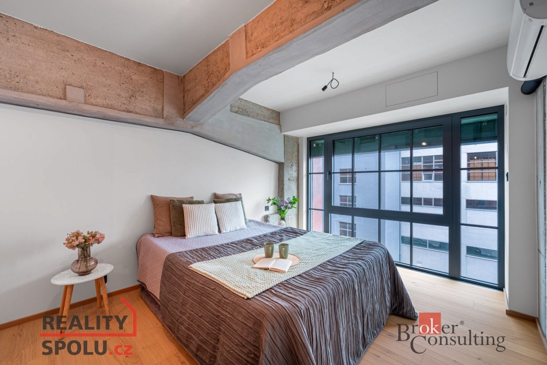 3+kk, Kolbenova, Praha, 67 m²