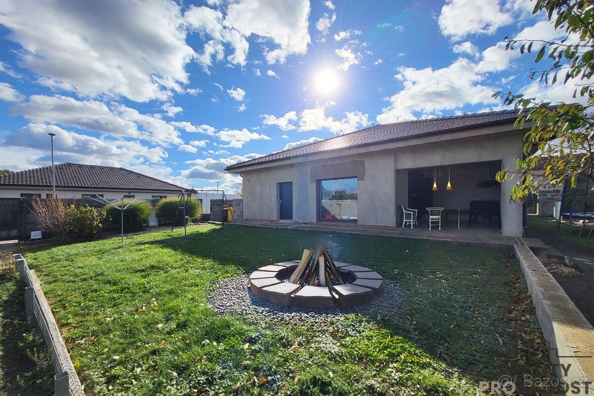 Rodinné domy, Hrádek u Znojma, 671 27