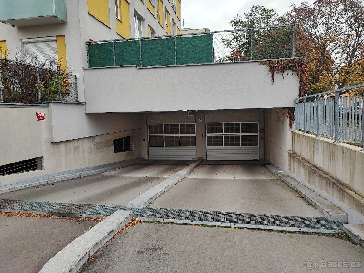 Garáže, Praha, 180 00