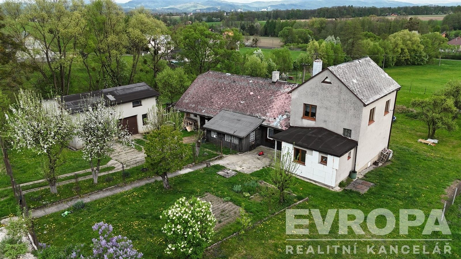 Prodej rodinný dům - Střítež, 330 m²