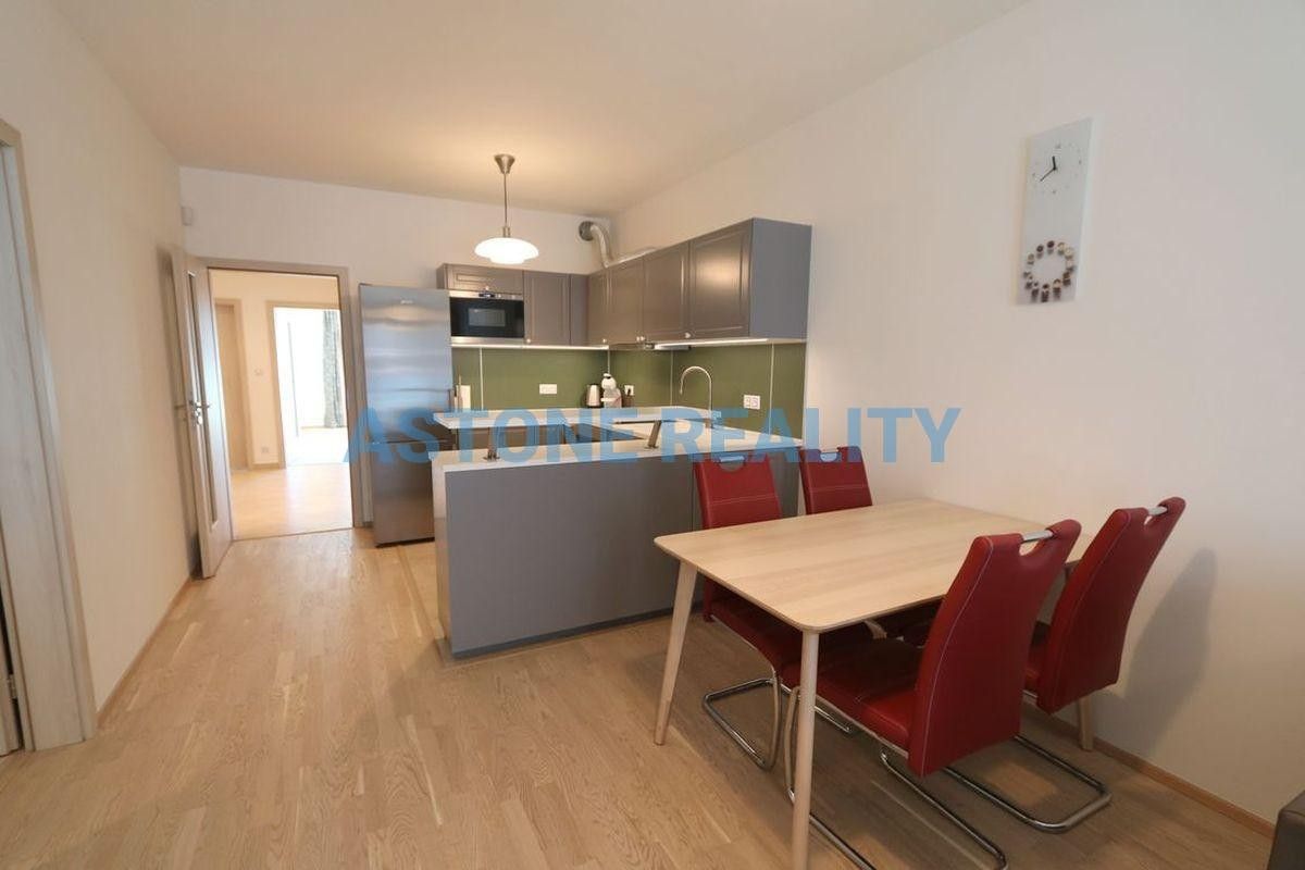 4+kk, Olšanská , Praha, 104 m²